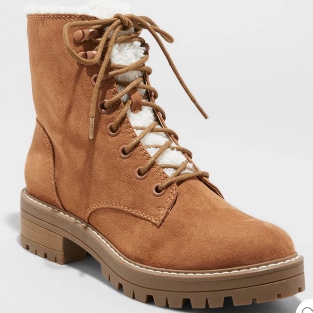 NWOT Women’s Sherpa Lace-Up Hiking Boots